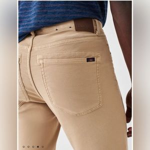 men’s size 33 32 color desert khaki Stretch Terry 5-Pocket - Like New